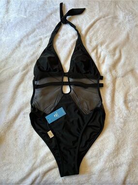 Cupshe Black Halter One-Piece Swimsuit with Keyhole Detail